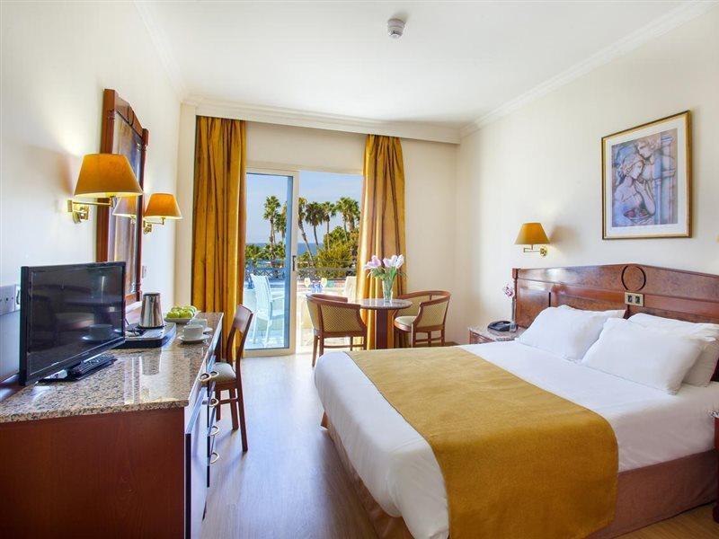Kapetanios Limassol Hotel ภายนอก รูปภาพ