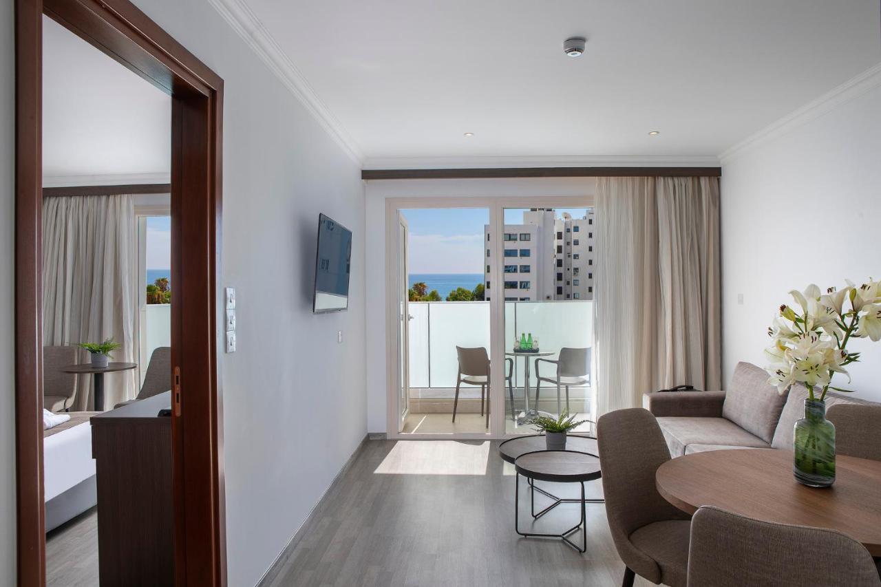 Kapetanios Limassol Hotel ภายนอก รูปภาพ