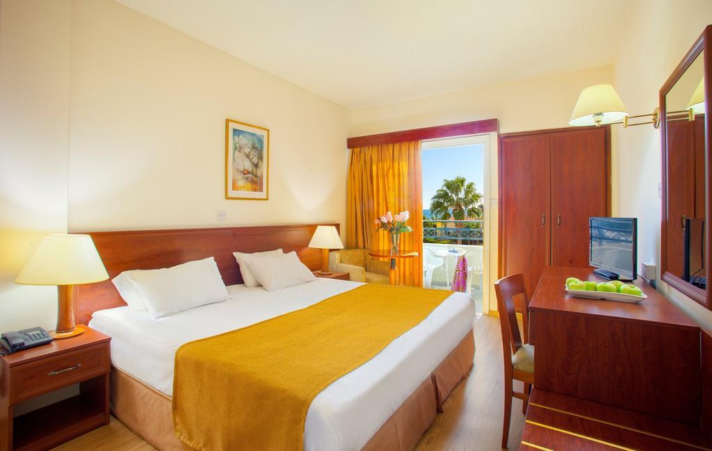 Kapetanios Limassol Hotel ภายนอก รูปภาพ