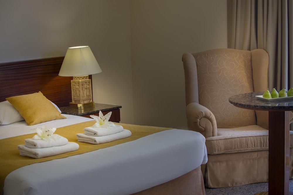 Kapetanios Limassol Hotel ภายนอก รูปภาพ