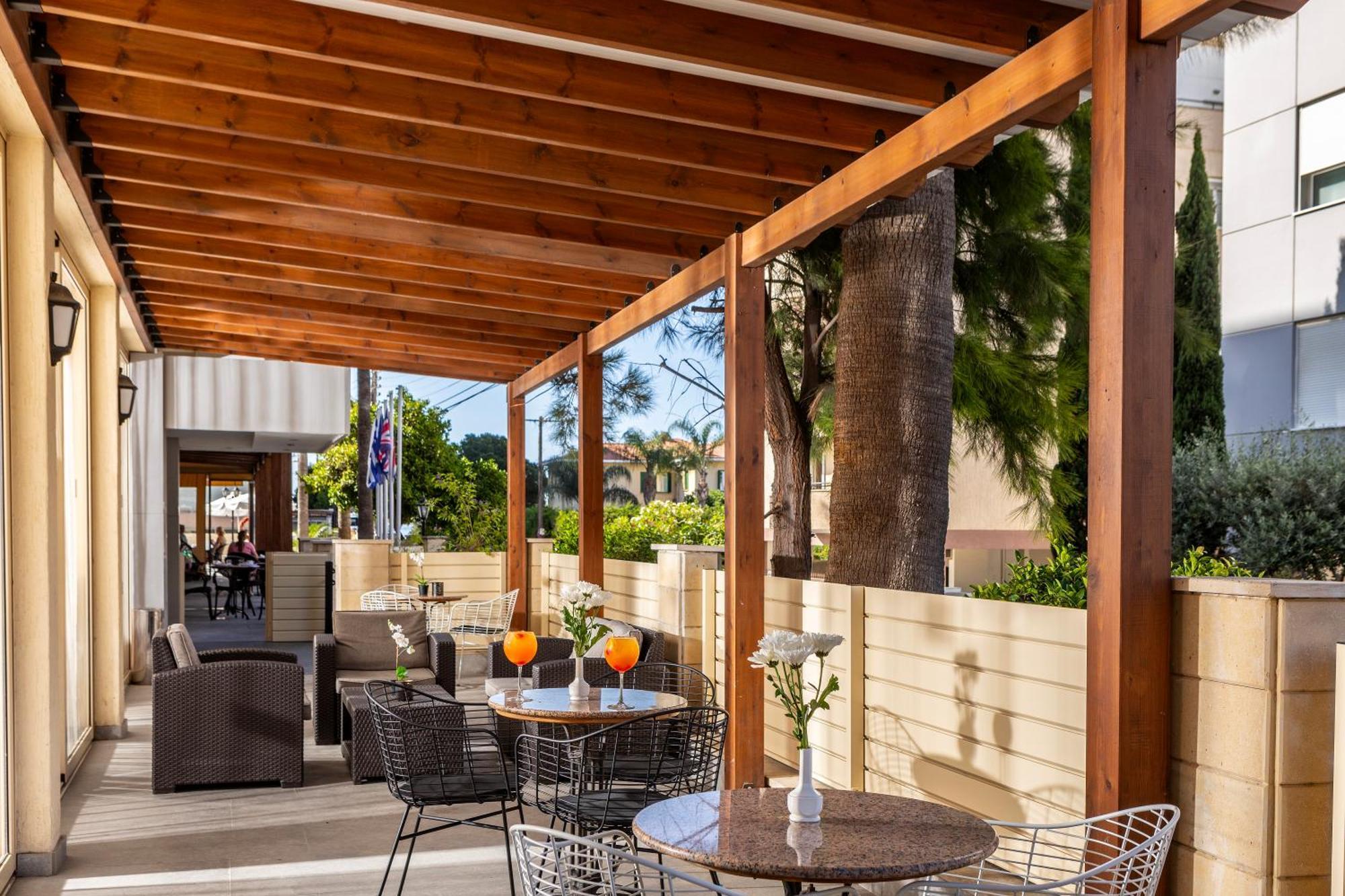 Kapetanios Limassol Hotel ภายนอก รูปภาพ
