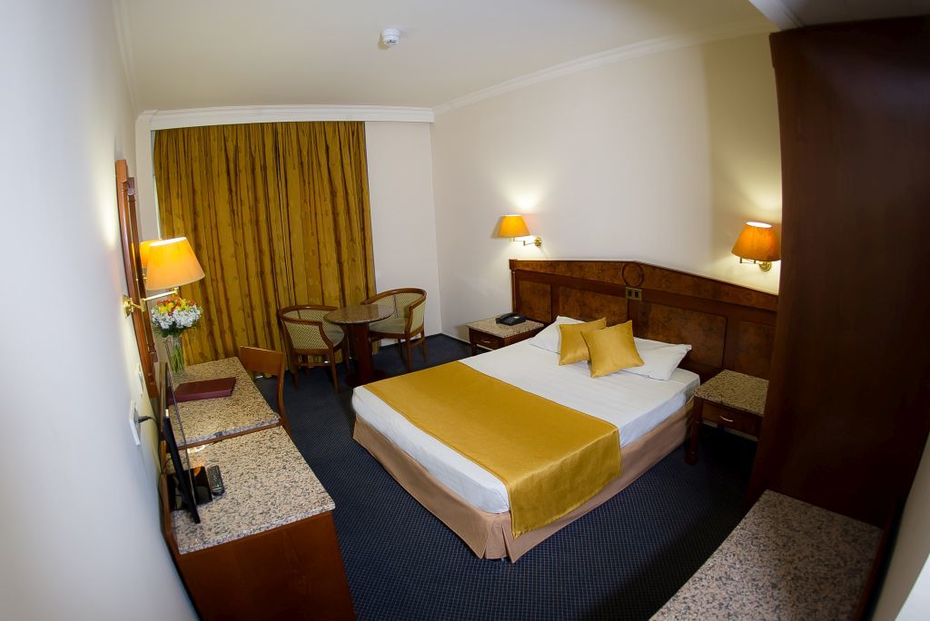 Kapetanios Limassol Hotel ภายนอก รูปภาพ