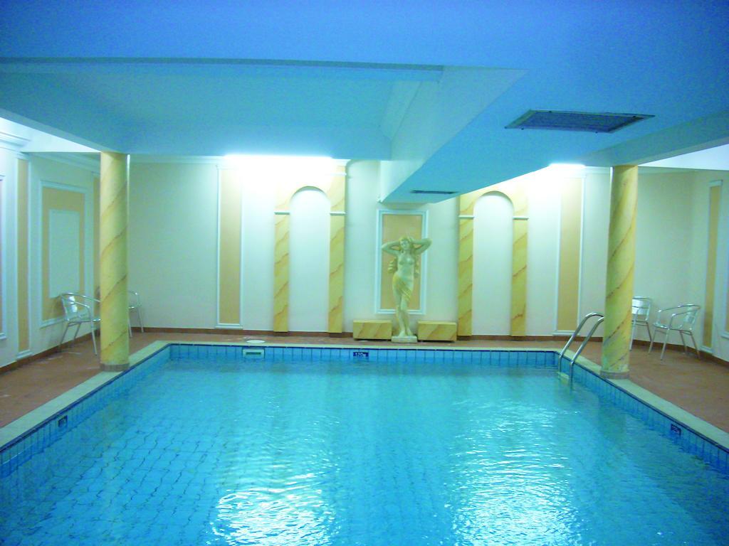 Kapetanios Limassol Hotel ภายนอก รูปภาพ