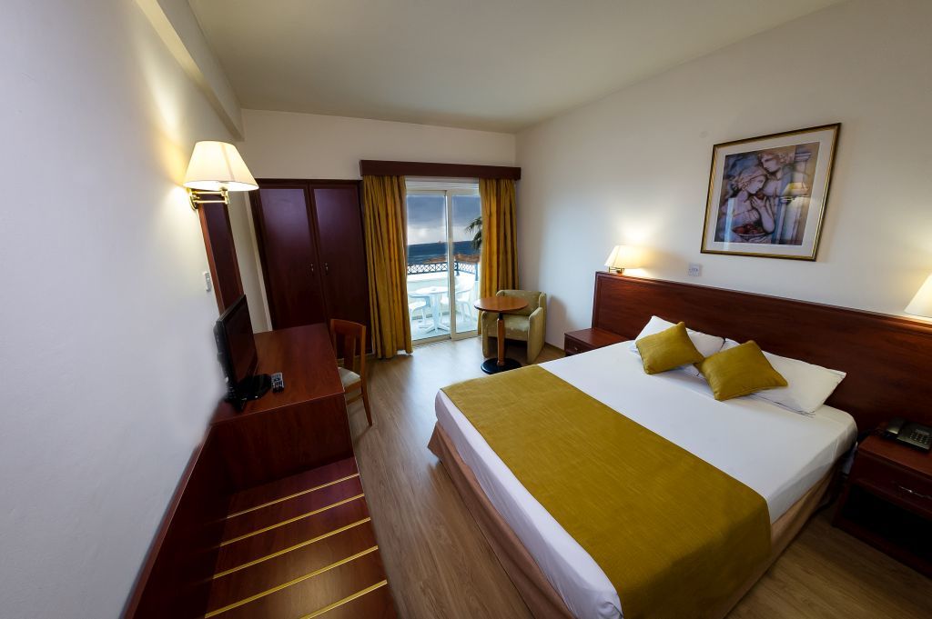 Kapetanios Limassol Hotel ภายนอก รูปภาพ
