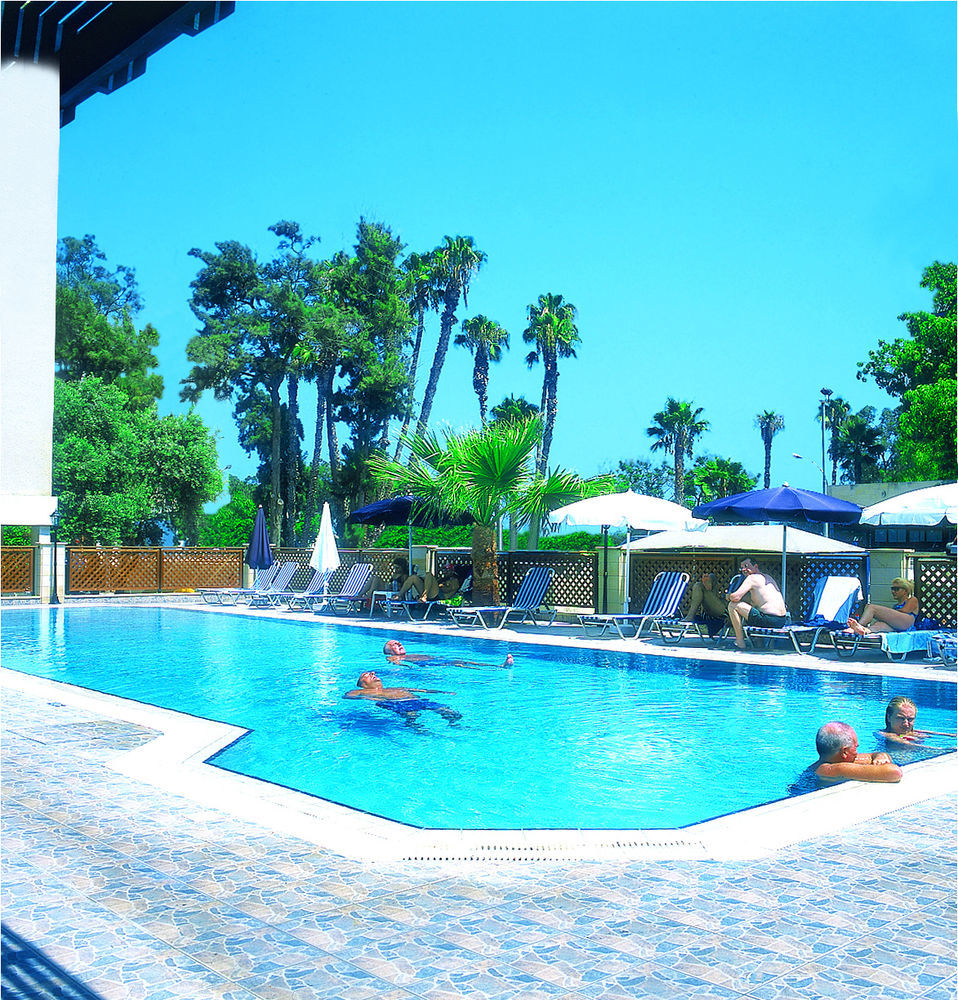 Kapetanios Limassol Hotel ภายนอก รูปภาพ