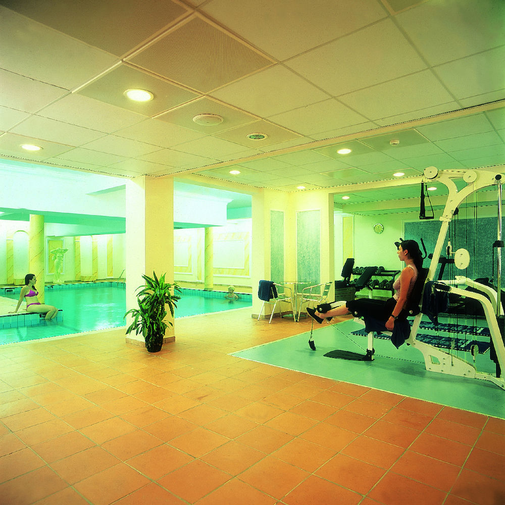 Kapetanios Limassol Hotel ภายนอก รูปภาพ