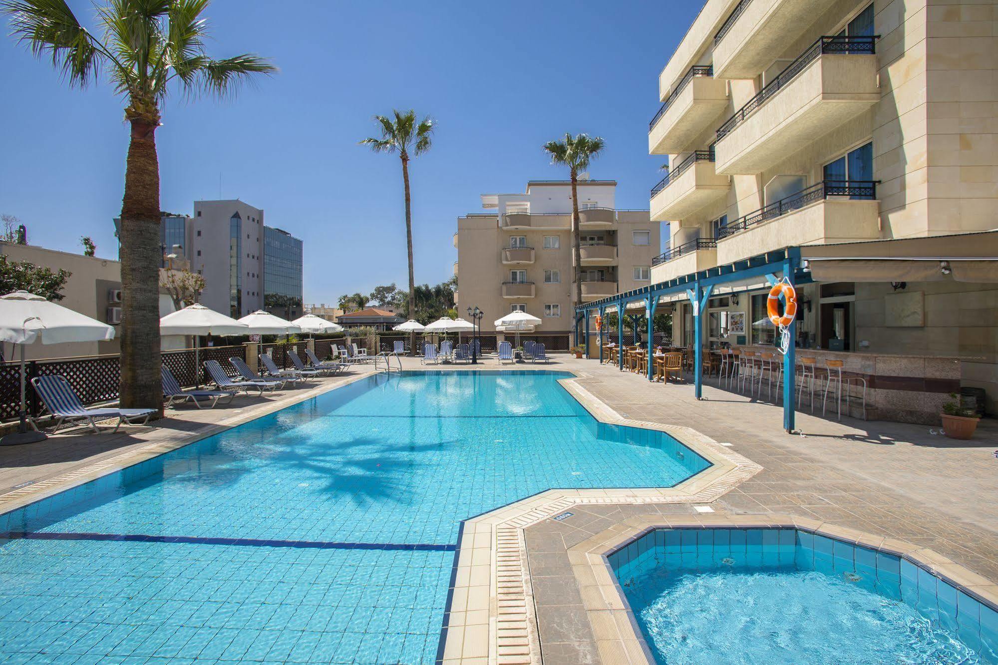 Kapetanios Limassol Hotel ภายนอก รูปภาพ