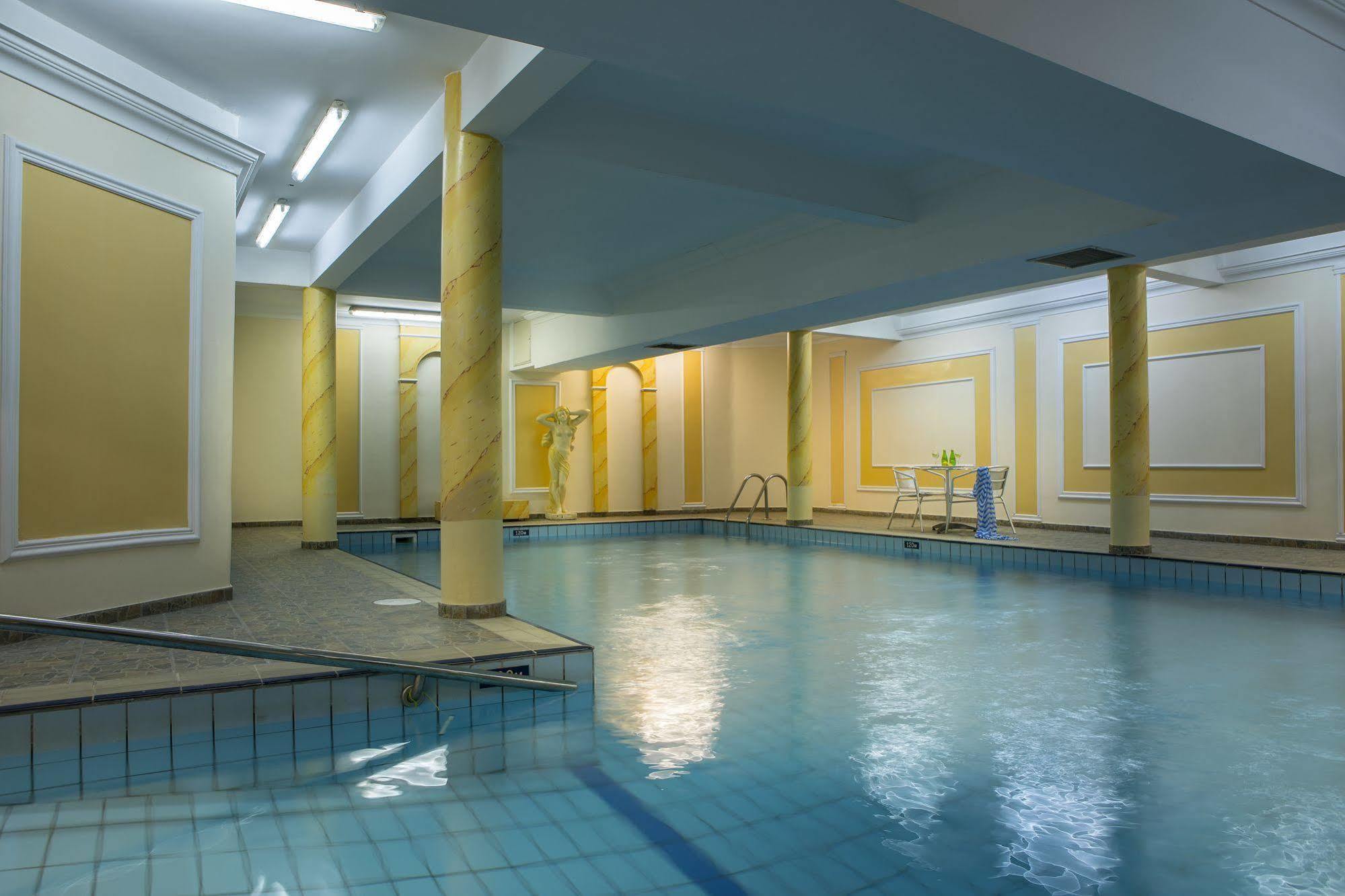 Kapetanios Limassol Hotel ภายนอก รูปภาพ