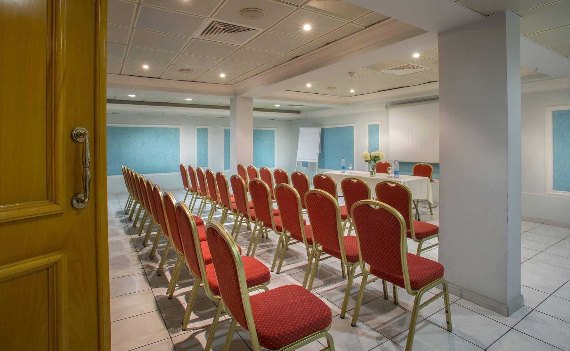 Kapetanios Limassol Hotel ภายนอก รูปภาพ