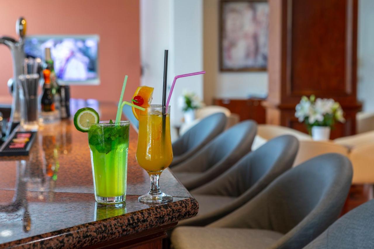 Kapetanios Limassol Hotel ภายนอก รูปภาพ