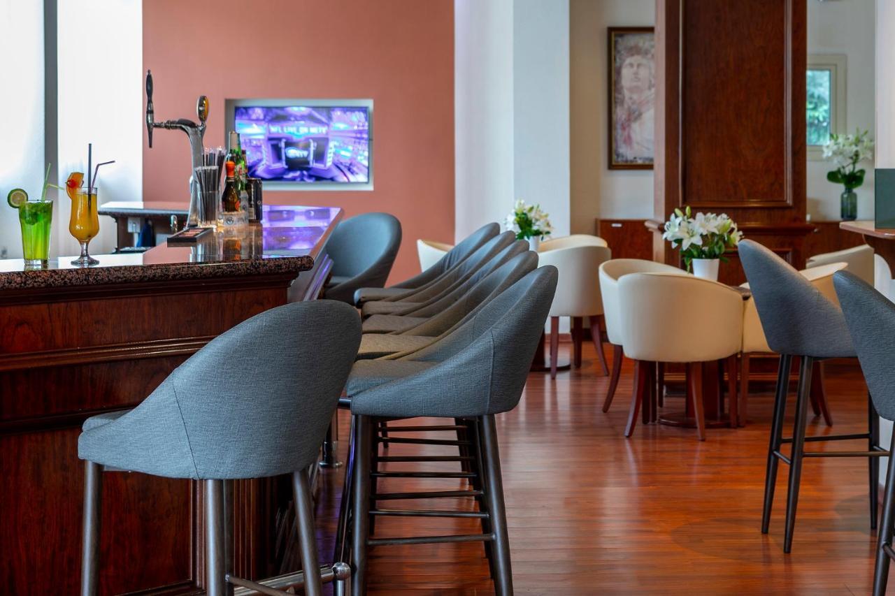 Kapetanios Limassol Hotel ภายนอก รูปภาพ